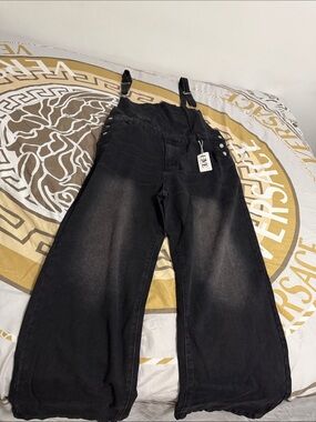 Relaxed Black Denim Bib Overalls — Unbranded